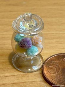 Casas de muñecas: Tarro de cristal con chucherías para la casa de muñecas